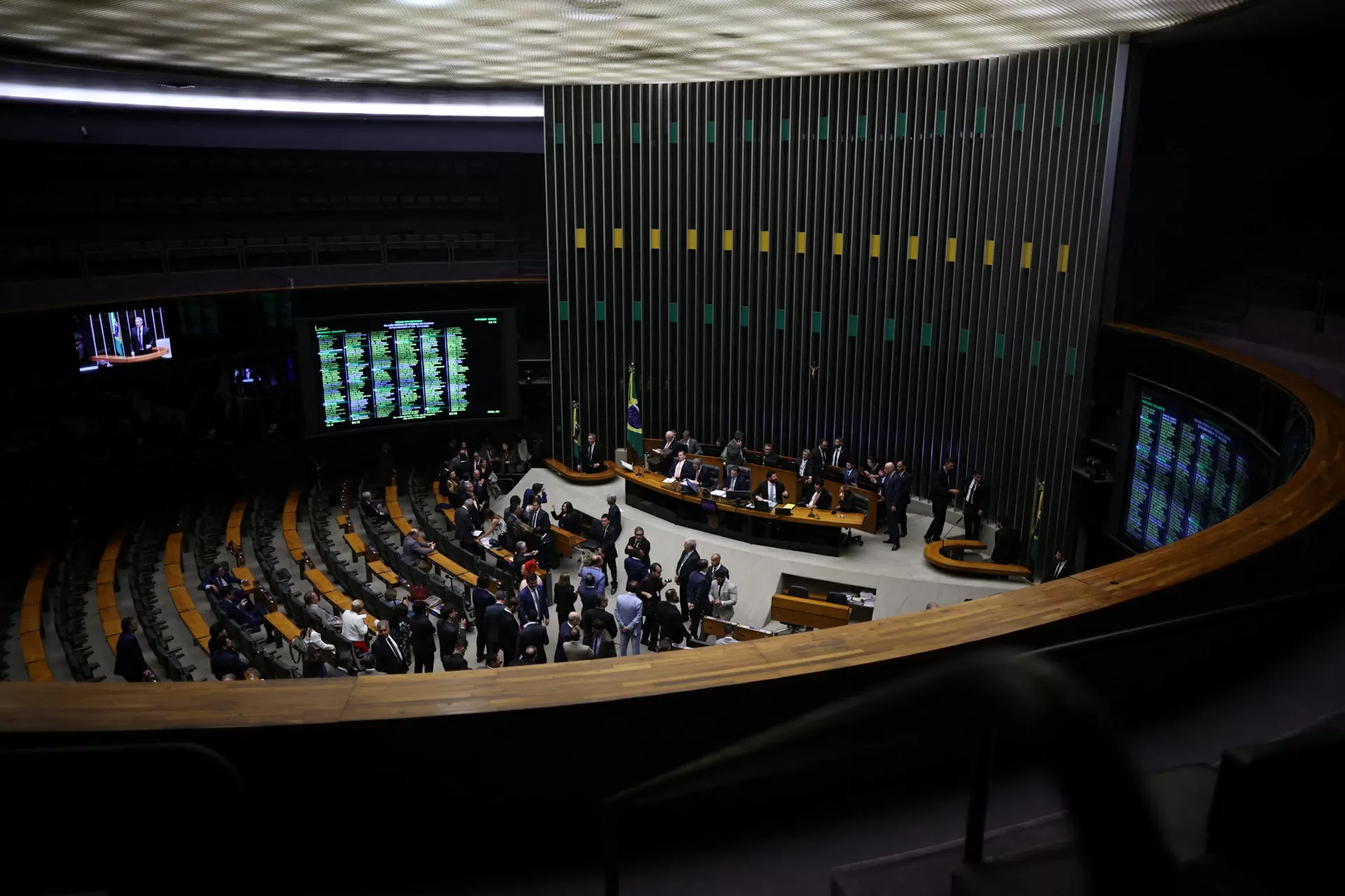 Câmara encerra votação da reforma tributária sem limite do IS em bebidas açucaradas