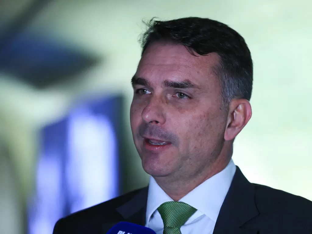 Bolsonaristas veem Flávio firme na disputa; lulistas apostam em acordo, diz pesquisa