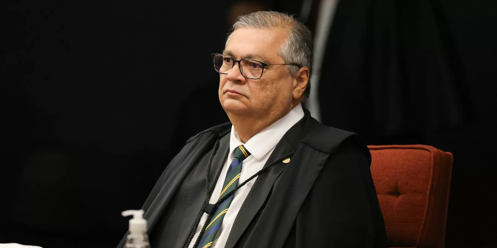 Dino suspende trecho de PL que libera emendas do orçamento secreto
