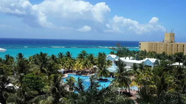 Por que moradores dessa ilha do Caribe não têm acesso às praias? Entenda a polêmica
