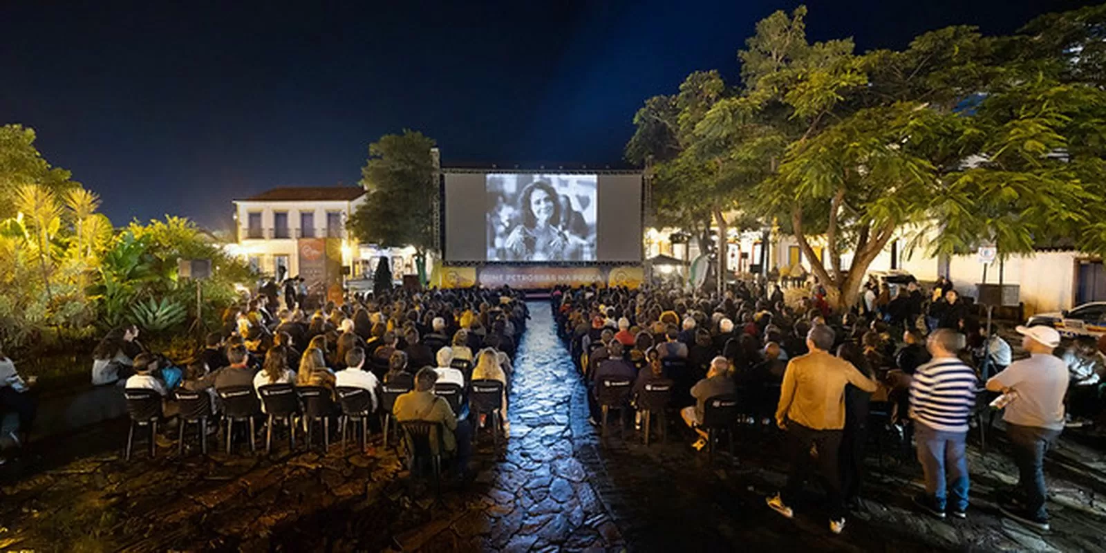 Sessão na praça emociona público da Mostra Tiradentes