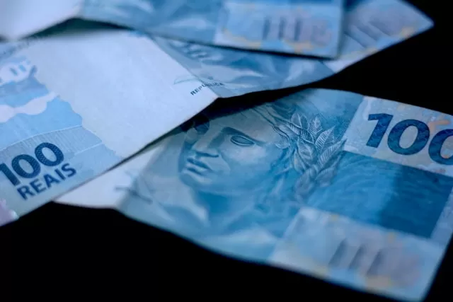 FIIs XPML11, BTLG11 e SNCI11 pagam dividendos nesta sexta-feira; veja valores