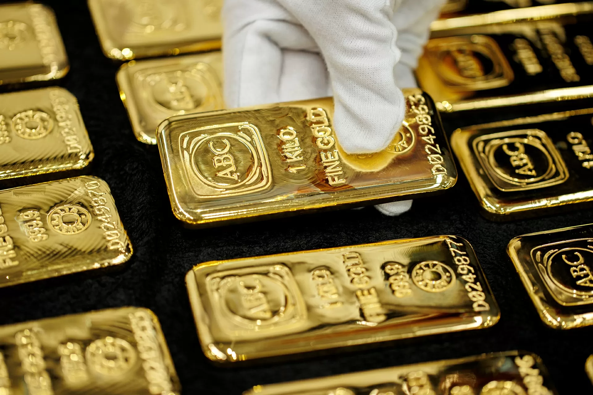 Ouro dispara, prata brilha e ações brasileiras no radar; veja os destaques da semana