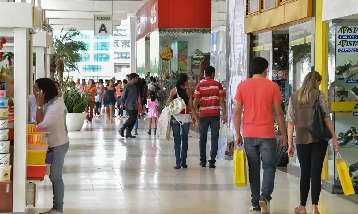Vendas no comércio têm 9ª alta anual seguida em 2025, mas ficam abaixo de 2024