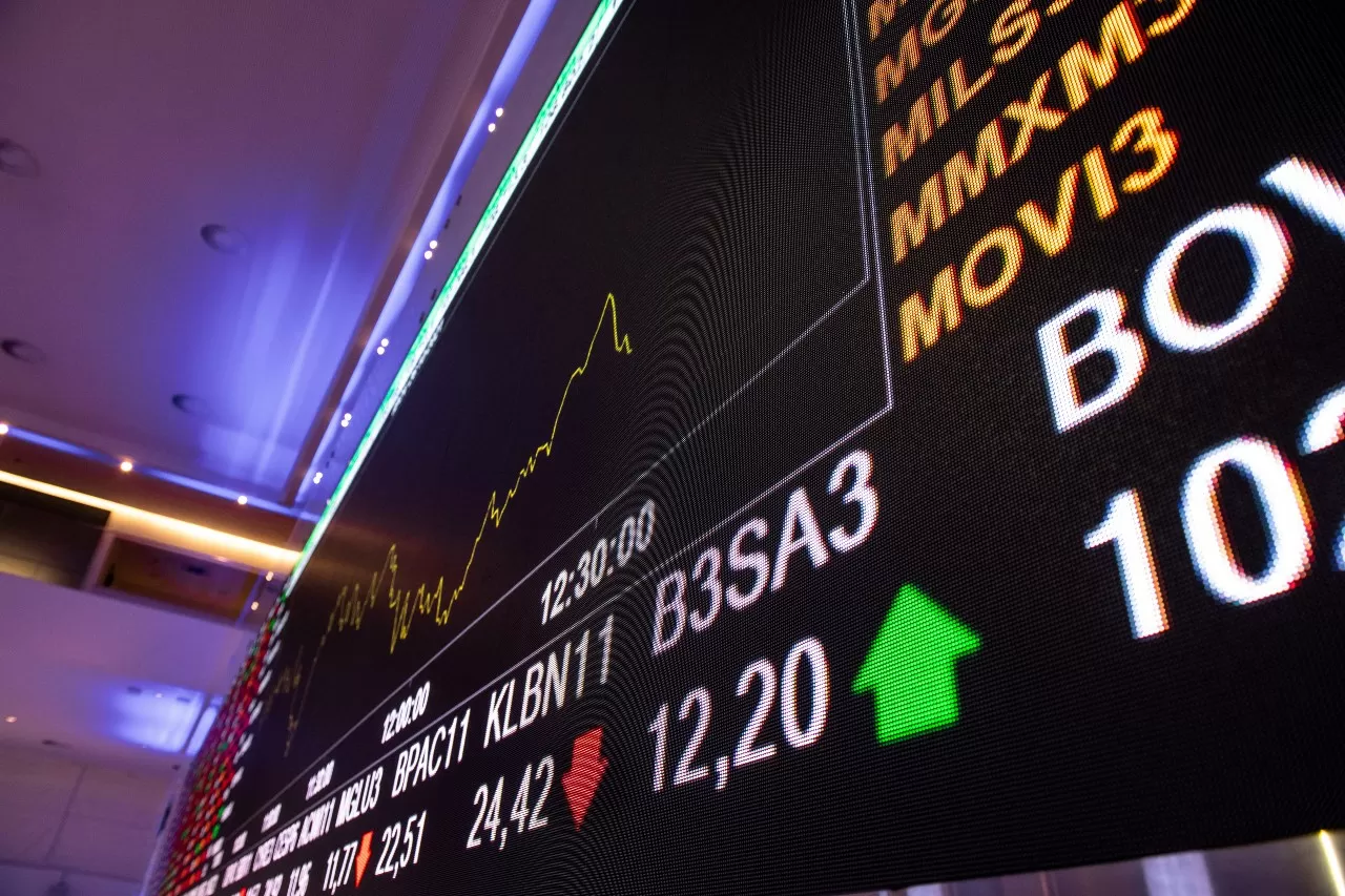 Ibovespa renova máximas e testa 187 mil pontos puxado por Vale