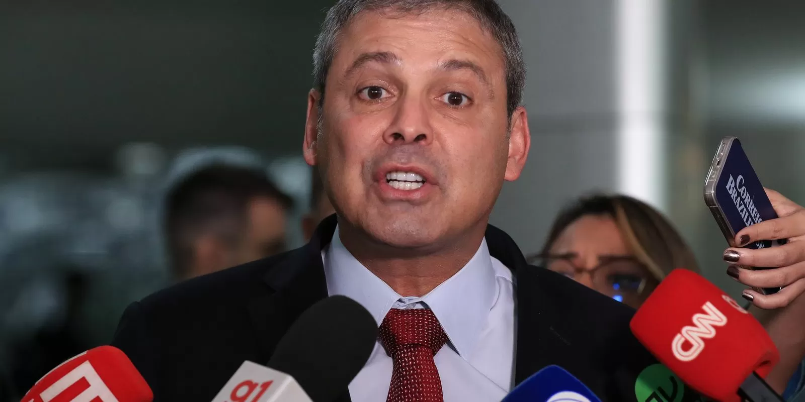 Governo deve enviar projeto para acabar com escala 6x1, diz líder