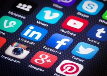 Escolas do Canadá processam Facebook, TikTok e Snapchat; “danos à saúde dos alunos”