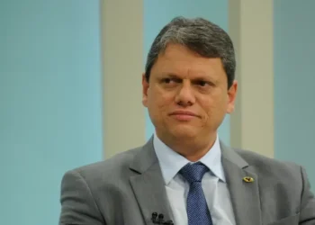 Tarcísio diz que reajuste do salário mínimo “está comendo a reforma da Previdência”