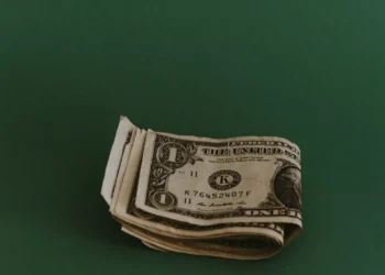 “Finanças: estresse ou realização? Descubra sua perspectiva!”