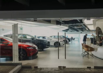 UE anuncia tarifas adicionais a veículos elétricos da China a partir de julho