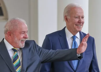 Lula despista sobre Venezuela, mas elogia Biden por desistência: “Muita dignidade”