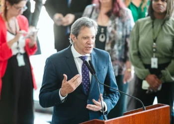 Uma “quadrilha” estava no poder no Brasil, diz Haddad sobre governo Bolsonaro