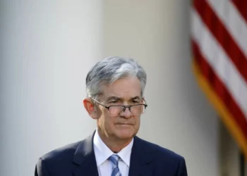 Powell admite cortar juros dado que inflação baixou “de forma notável”