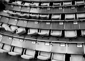 “Política: Experiências Positivas e seu Impacto na Sociedade”