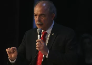 BNDES vai aprovar capital para exportações da Embraer em 1º de agosto, diz Mercadante