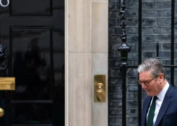 Starmer espera penas pesadas e rápidas para envolvidos em motins