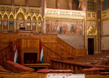 “Política: além dos escândalos, perspectivas positivas”