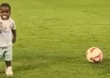 Irmão de Lamine Yamal apaixona Barcelona. Eis o (novo) vídeo do momento