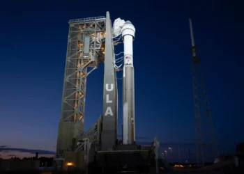 Starliner da Boeing regressa à Terra sem astronautas levados para Espaço