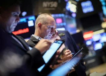 Nasdaq atinge recorde; resultados da Alphabet superam estimativas