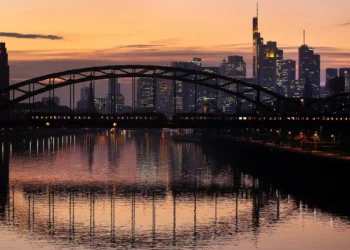 PMI industrial da zona do euro cai para 45,0% em setembro, o menor desde dezembro