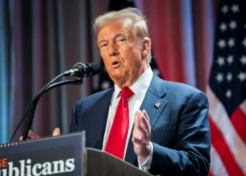 Trump adverte países do Brics contra substituição do dólar