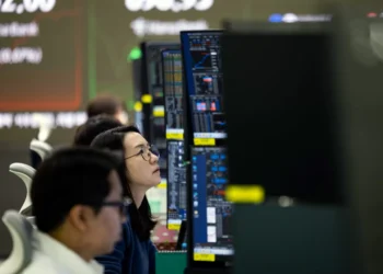 Ações de mercados emergentes avançam no apagar das luzes de 2024