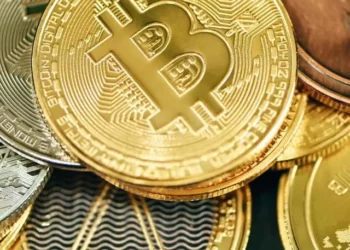 Criptomoedas: bitcoin avança em rali de Natal e beira os US$ 100 mil novamente