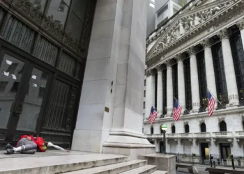 Wall Street fecha em alta após sessão mais curta