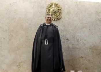 PF atende Dino e abre inquérito para investigar repasse de R$ 4,2 bilhões em emendas