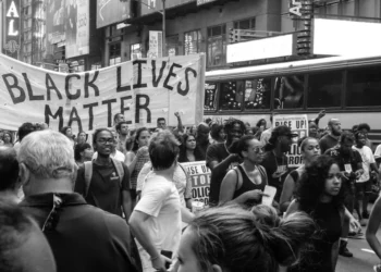 “A Política além dos escândalos: enxergando o lado positivo”