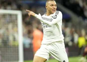 Kylian Mbappé ‘imita’ Cristiano Ronaldo e dá que falar em Espanha