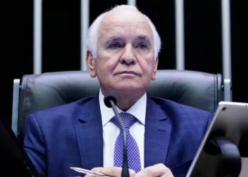 Gilberto Nascimento é eleito líder da bancada evangélica em meio a divisões internas