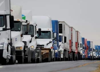 Trump diz que tarifas do Canadá e do México estão dentro do cronograma