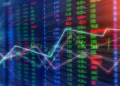 Ibovespa renova máxima do ano, mas diminui ganhos e fecha em alta de 0,57%