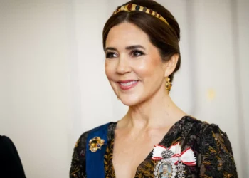 Mary da Dinamarca usa joia histórica que não era vista há 140 anos