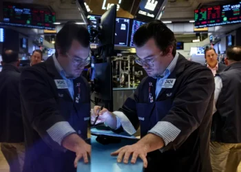 Wall Street fecha em alta conforme mercados observam diminuição de tensões comerciais