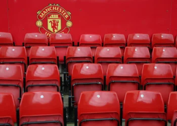 Ratos no campo e comida limitada: gigante inglês de R$ 38 bi enfrenta crise sem fim