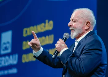 Lula diz que escolheu “mulher bonita” para mudar relação com Congresso