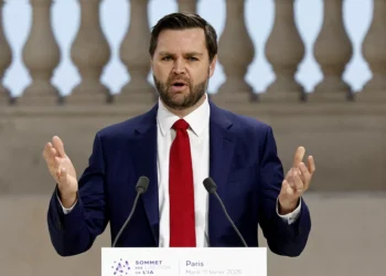 Tarifas são necessárias para proteger economia dos EUA, diz vice-presidente JD Vance