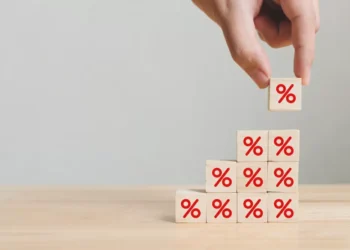 Super-quarta reduziu temor sobre tarifas nos EUA, mas reforçou tom duro do Copom