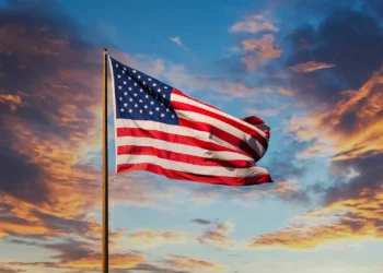 “Segure champanhe”: JPMorgan corta PIB dos EUA com incertezas e vê dilema para o Fed