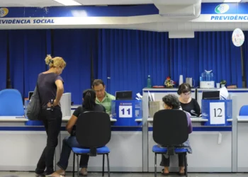 Governo pode antecipar pagamento do 13º de aposentados e pensionistas; veja datas