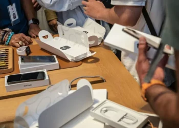 Tarifas: Trump diz que analisará “toda a cadeia de suprimentos eletrônicos”