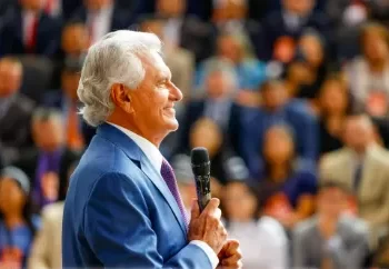 Ronaldo Caiado lança pré-candidatura à Presidência com discurso contra violência