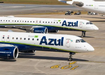 Azul: ações fecham estáveis, mas desabam 41% em abril; como analistas veem AZUL4?