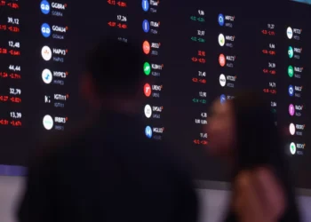 Ibovespa fecha em alta com aval de Wall Street e ultrapassa os 130 mil pontos