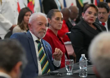 Na Cúpula da Celac, Lula defende união de países e critica alta de tarifas