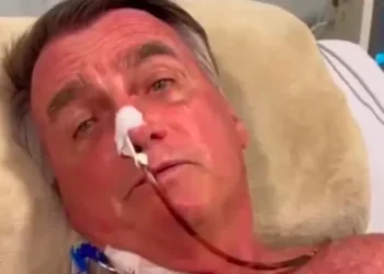Bolsonaro deixa hospital em Natal e segue para Brasília