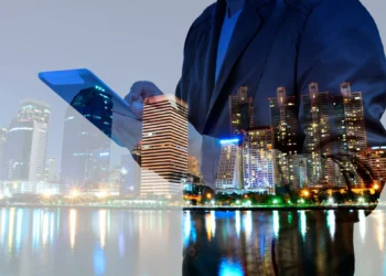 FIIs ou comprar imóveis? O que investidores precisam entender ao investir